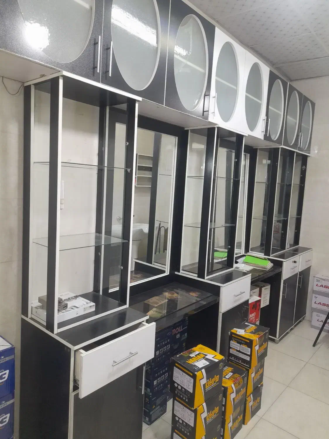 دکور کامل آرایشگاه مردانه|آرایشگاه و سالنهای زیبایی|فردوسیه, |دیوار