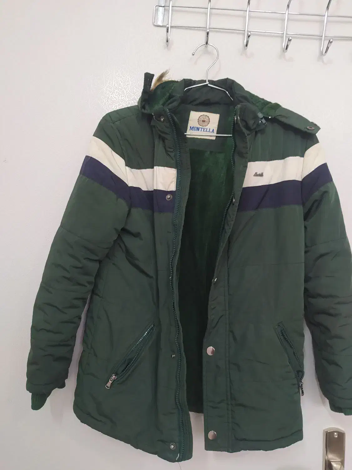 کاپشن|لباس|سبزوار, کاشفی شمالی (دادگستری)|دیوار