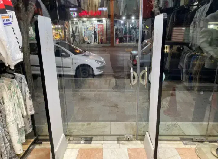 گیت ( دزدگیر) لباس، مانکن، پرو|فروشگاه و مغازه|اراک, |دیوار