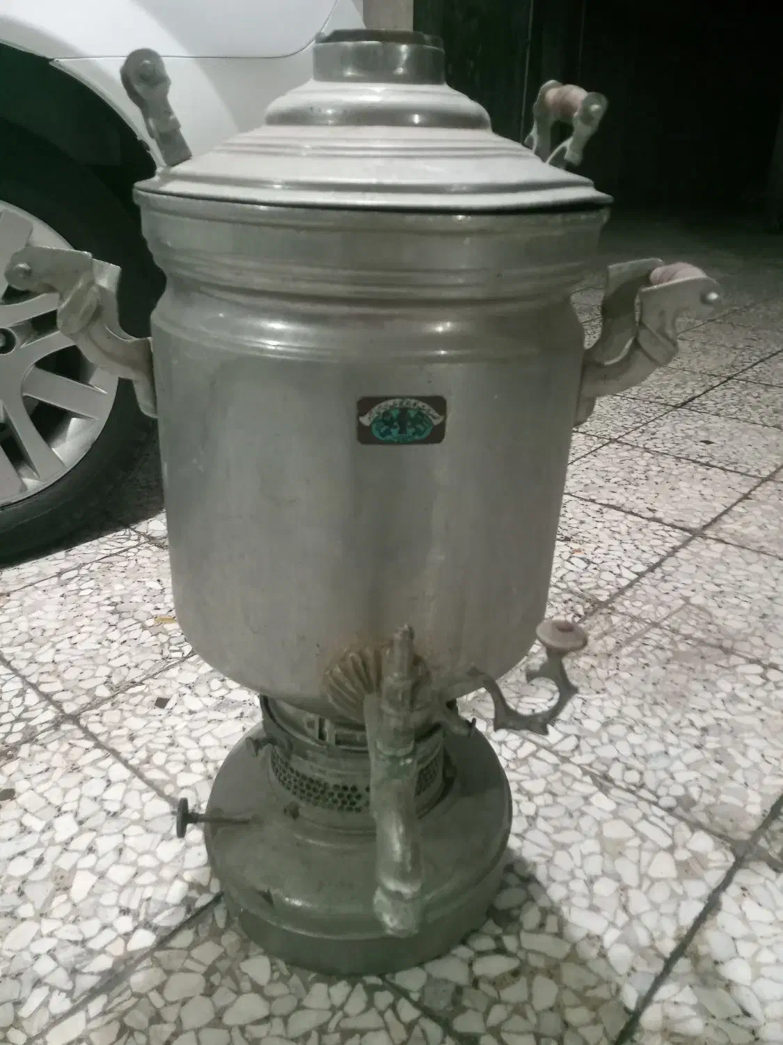 سماور با قدمت حداقل ۵۰ سال کاملا کلکسیونی|کلکسیون اشیاء عتیقه|رشت, سعدی (تختی)|دیوار