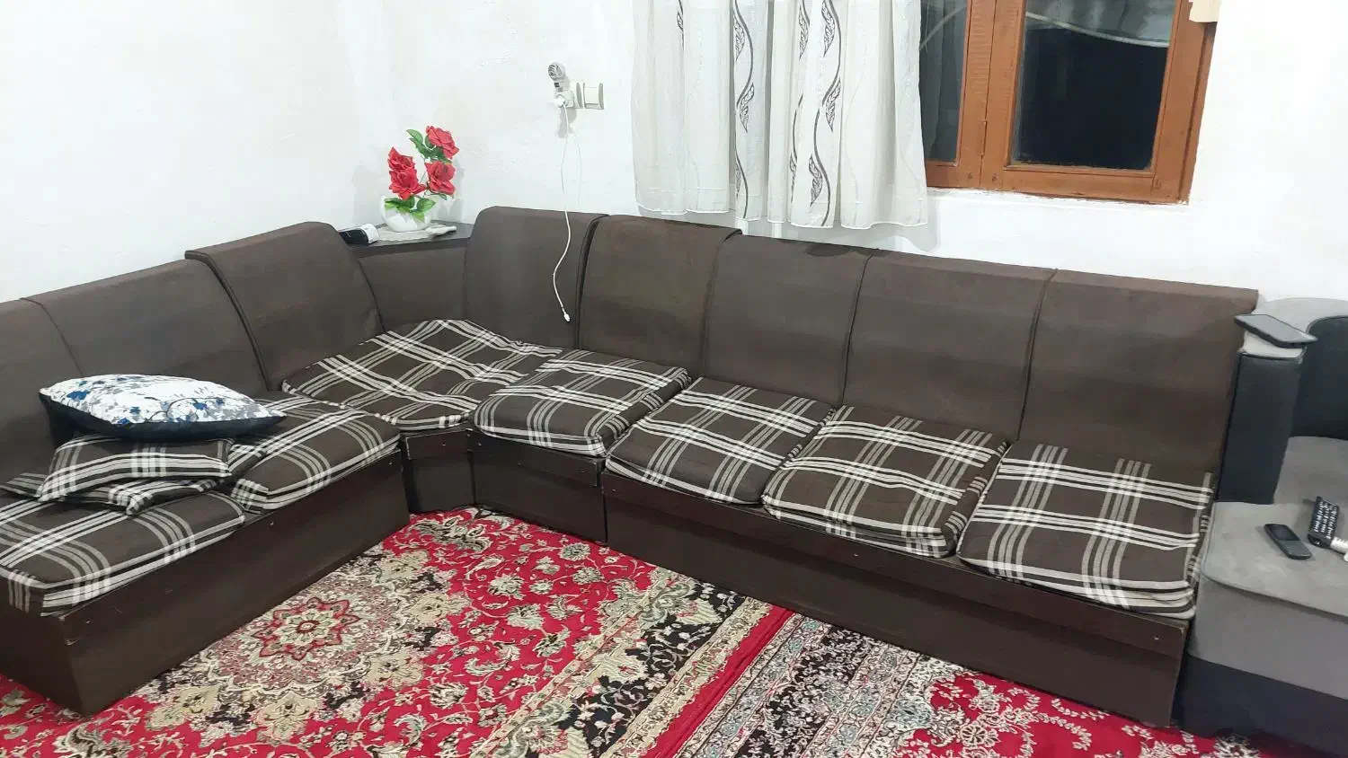 فروش مبل  دست دو تمیز  با میز|مبلمان خانگی و میز عسلی|فومن, |دیوار