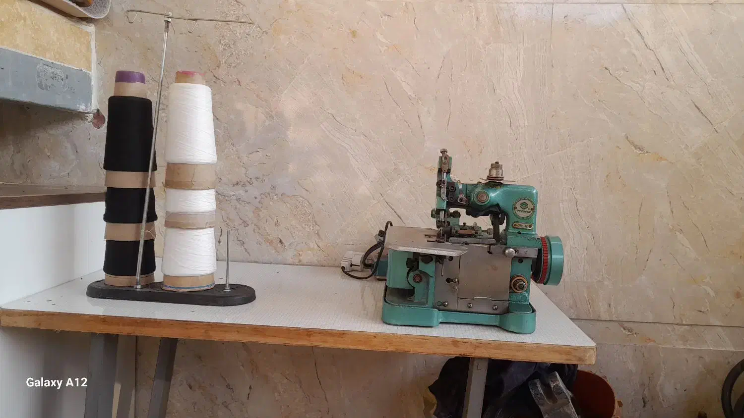 زیگزال دوز پروانه سه دوک صنعتی بهمراه میزکار|چرخ خیاطی و ریسندگی|پارس‌آباد, |دیوار