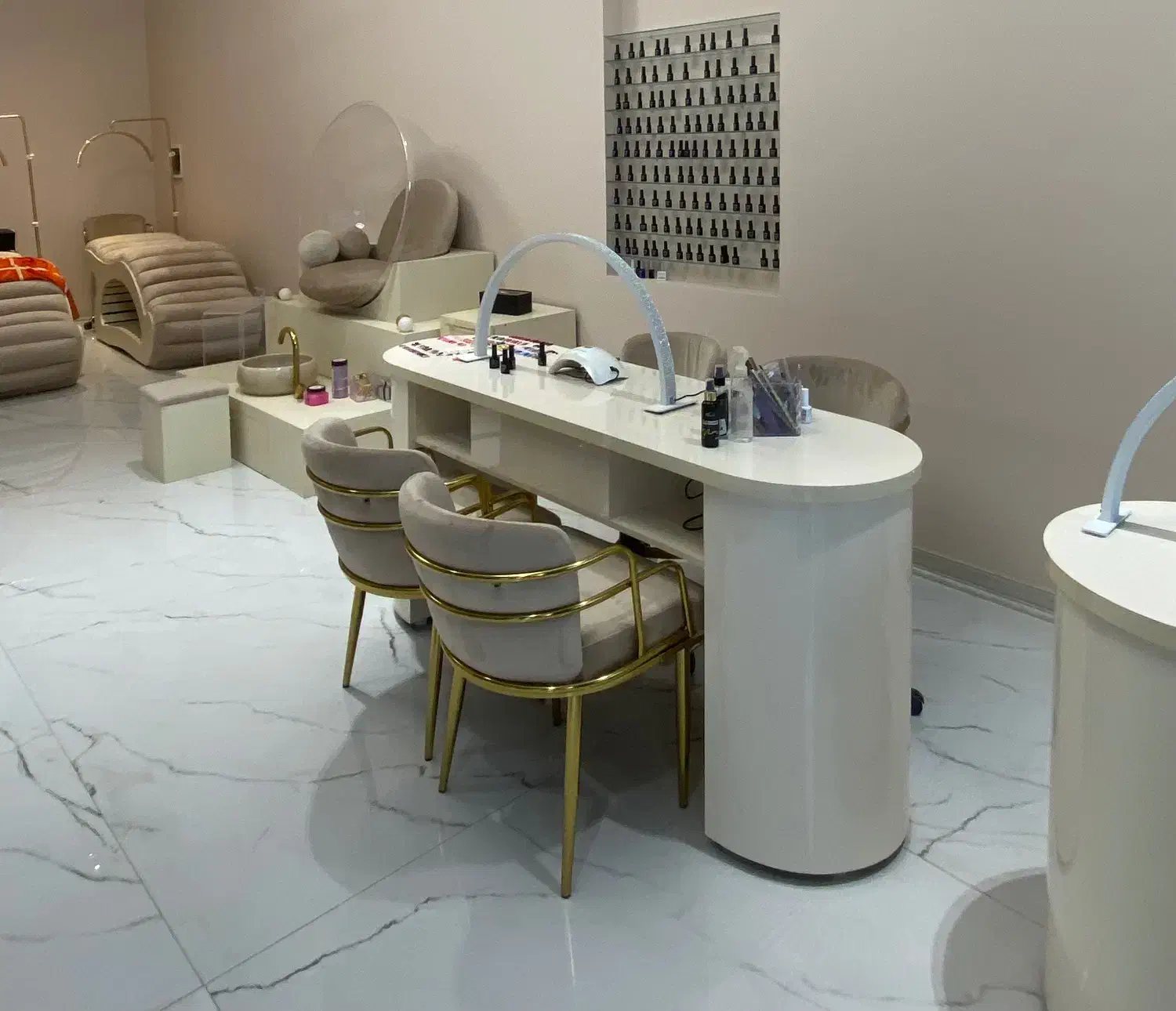 استخدام ناخنکار فوق حرفه ای و پدیکوریست و کوپ کار|استخدام درمانی، زیبایی، بهداشتی|تهران, شهرک شهید باقری|دیوار