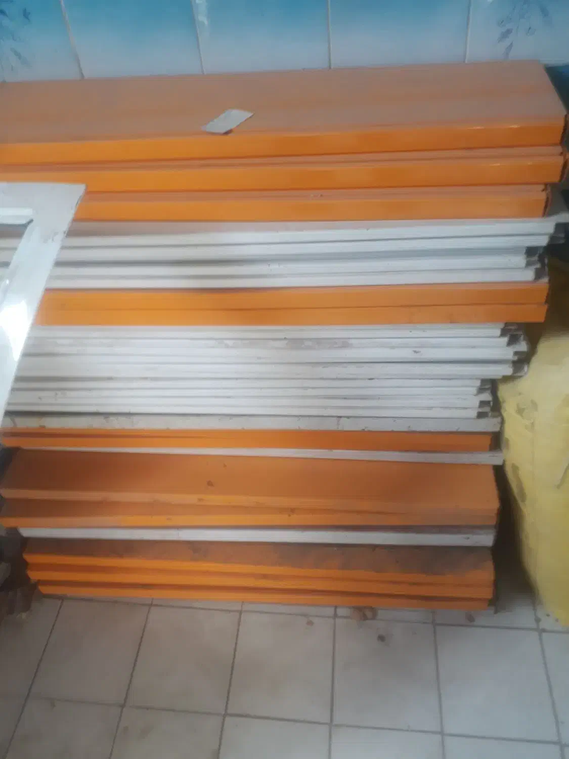 قفسه وسط تمیز شیک کمکار قیمت گزاری برای هرمتر هست|کتابخانه، شلف، قفسههای دیواری|شهرکرد, |دیوار