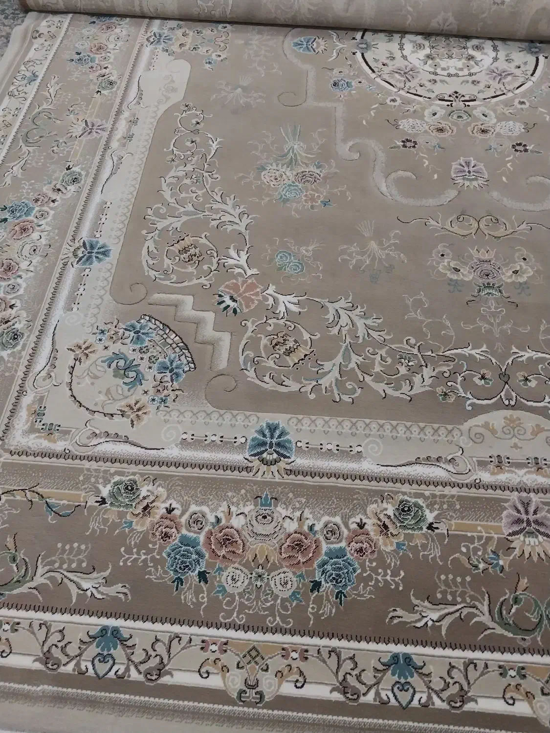 فرش ۷۰۰شانه|فرش|شاهین‌شهر, خانه کارگر|دیوار