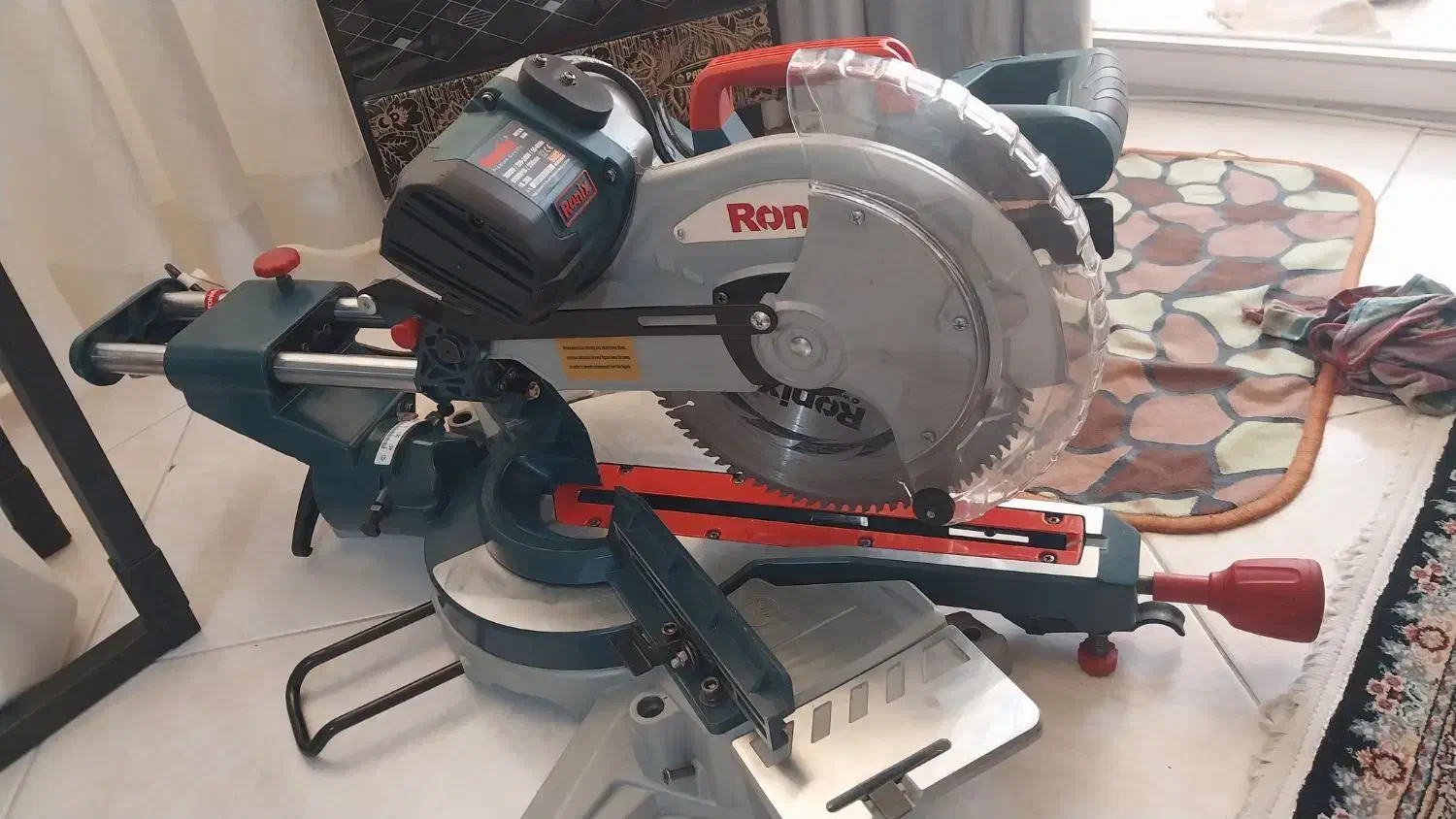 فارسی بر رونیکس ۵۳۰۲|ابزارآلات|اندیشه, اندیشه فاز ۳|دیوار