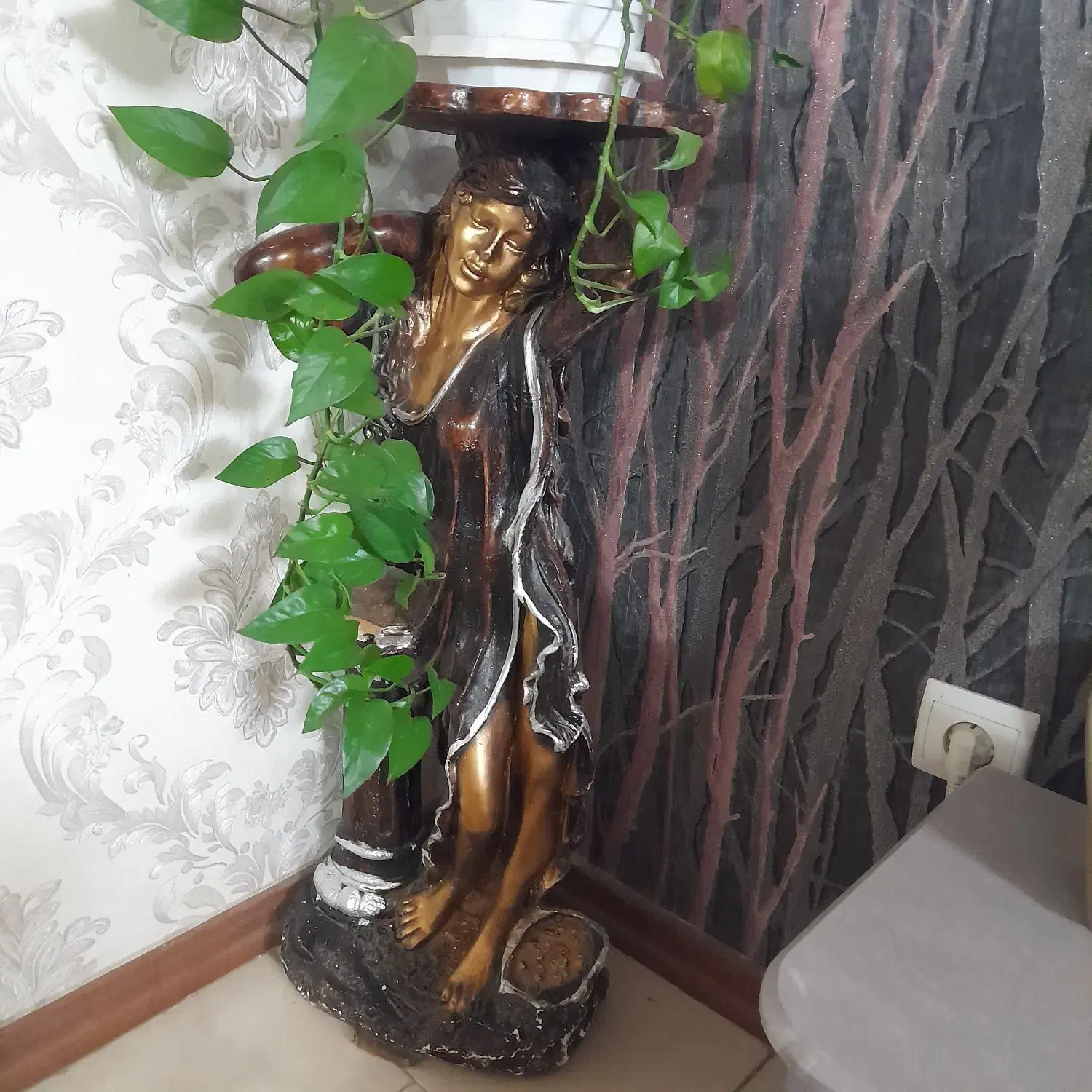 مجسمه زن گچی|مجسمه، تندیس، ماکت|یزد, |دیوار