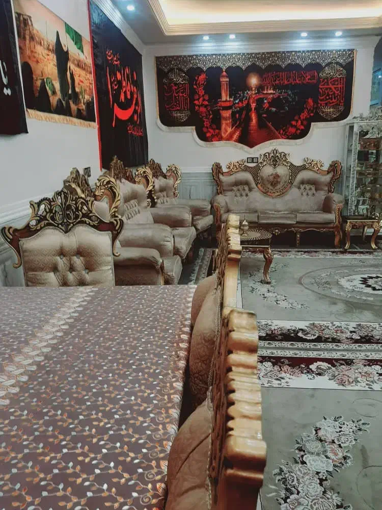 مبل سلطنتی هفت نفره با میز غذاخوری شش نفره|مبلمان خانگی و میز عسلی|اهواز, کمپلو جنوبی|دیوار