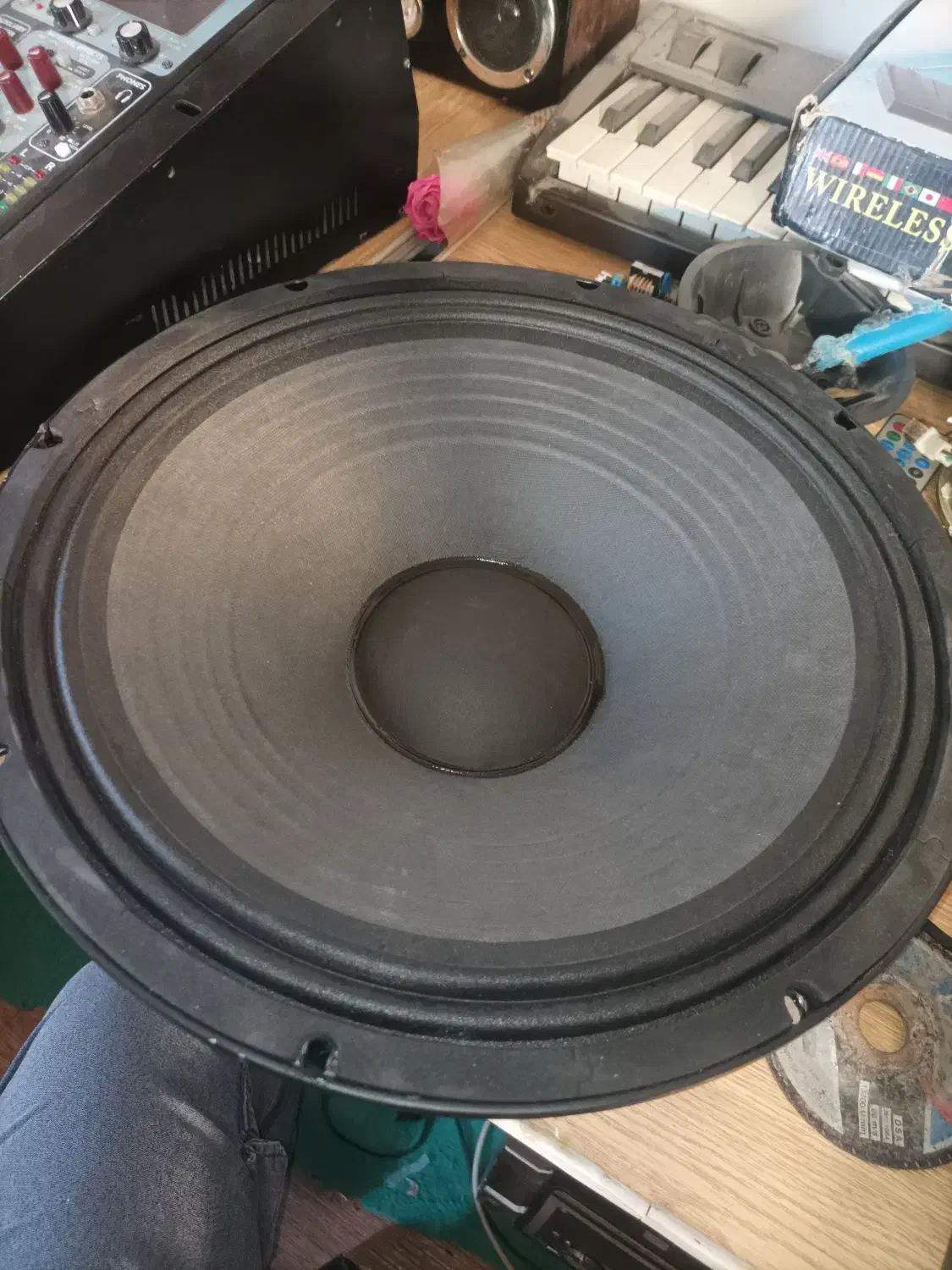 یک عدد ووفر 15اینچ 750وات RMSکارتن بازJBL|سیستم صوتی خانگی|تهران, شهرآرا|دیوار