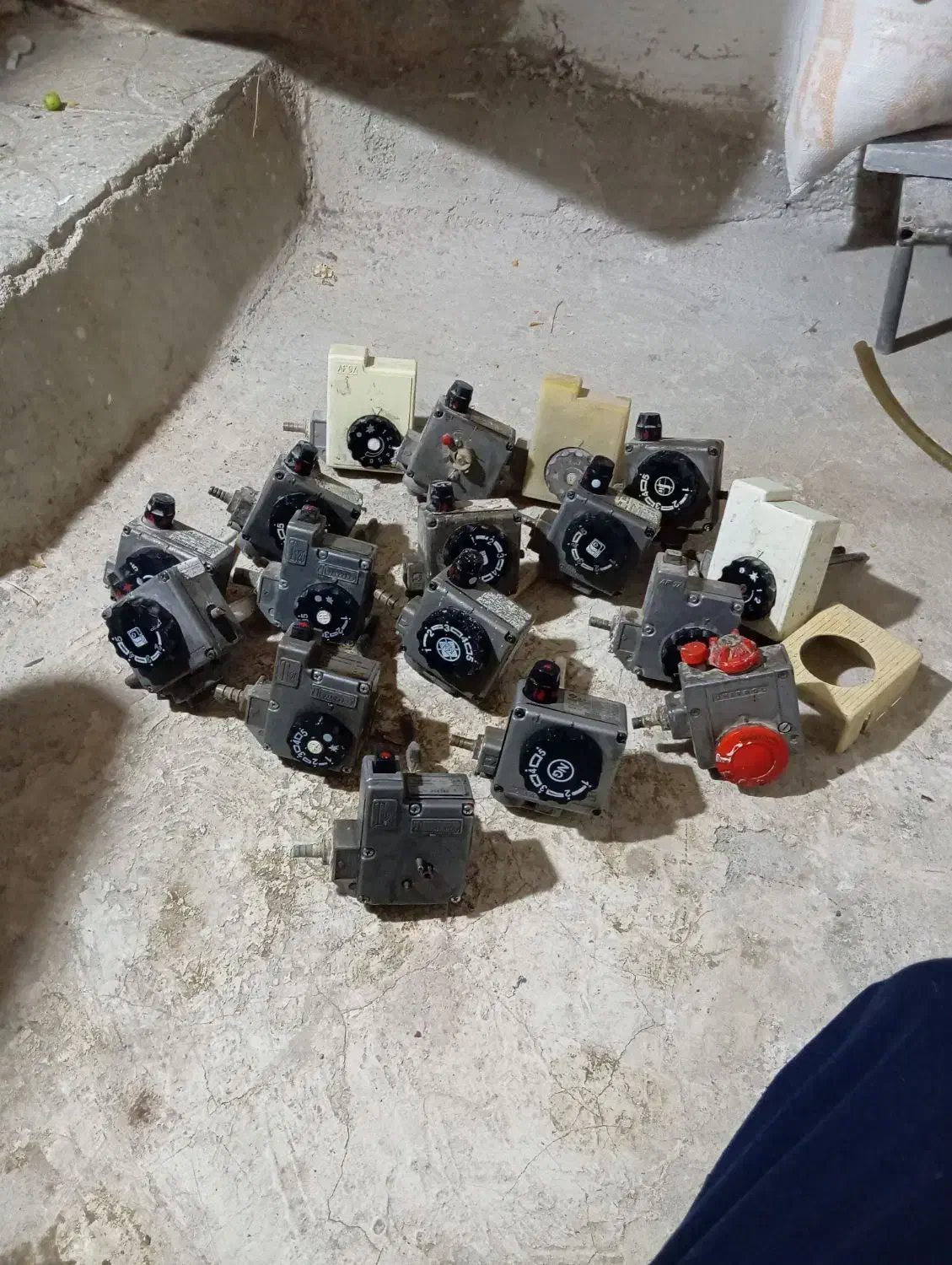 شیر کنترل آبگرمکن ایستاده و فروش دیواری|آبگرمکن، پکیج، شوفاژ|سنندج, |دیوار