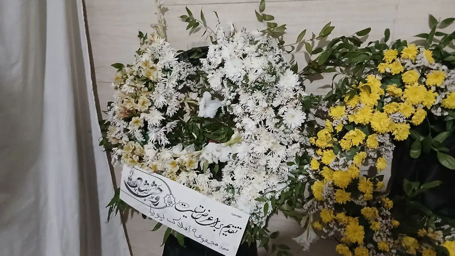 حلقه گل اهدایی|گل و گیاه طبیعی|هشتگرد, فاز ۲ مهستان|دیوار