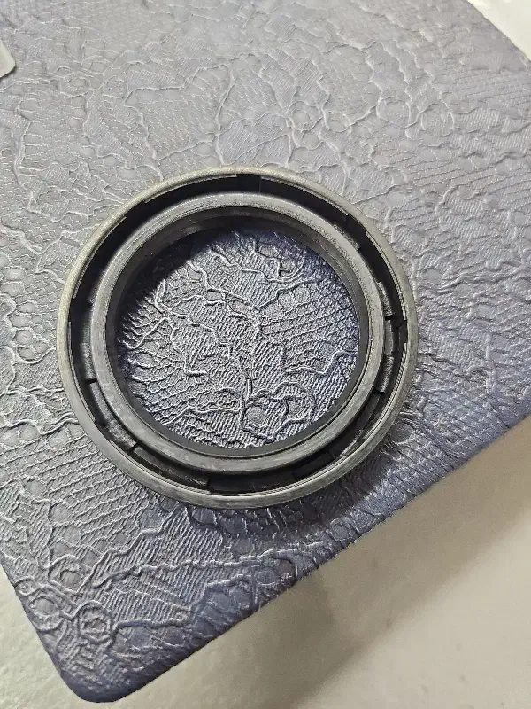 کارگر در کارگاه لاستیک سازی|استخدام صنعتی، فنی، مهندسی|برخوار, |دیوار