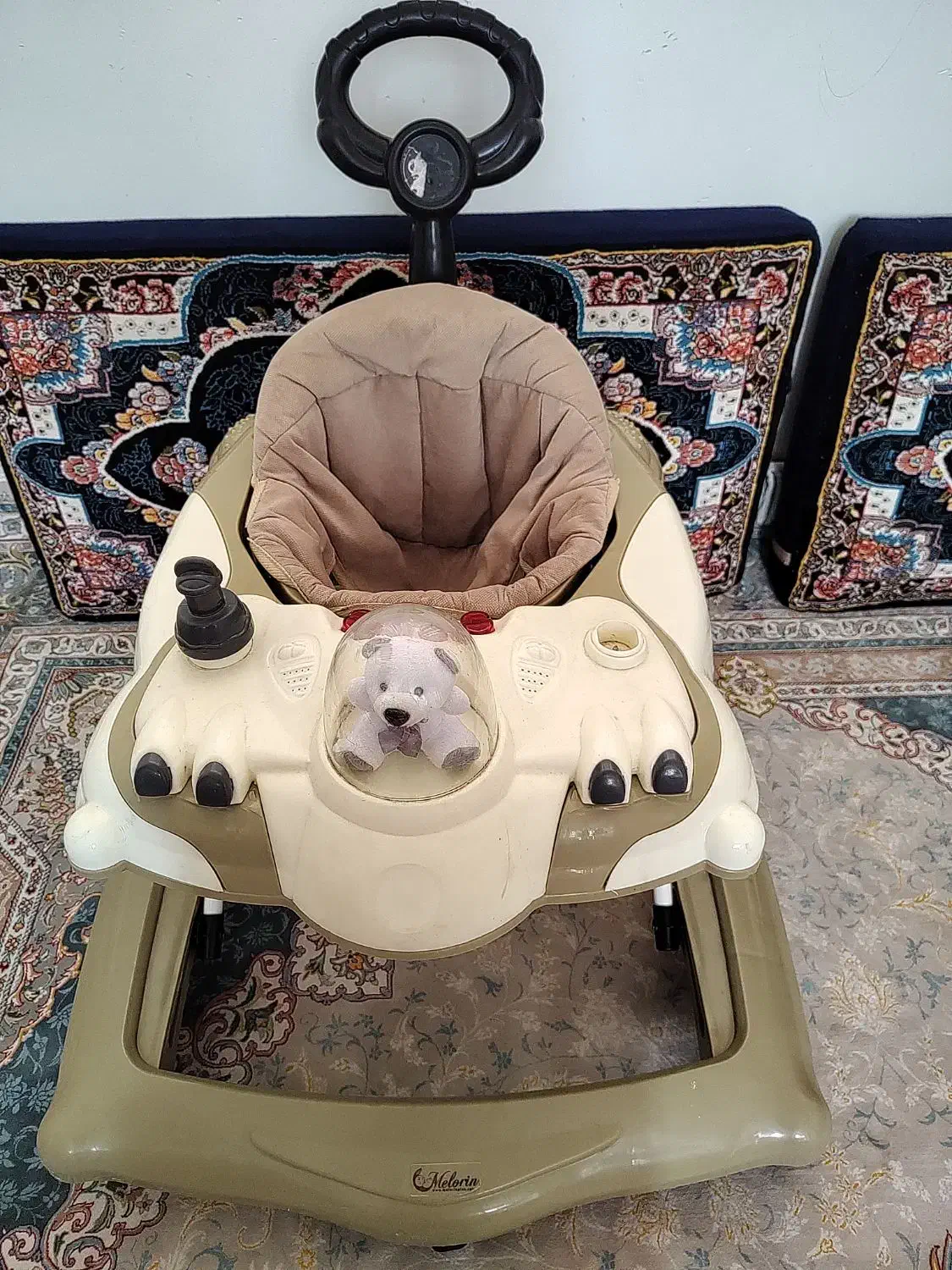 روروک سالم سالم‌|کالسکه و لوازم جانبی|میانه, |دیوار