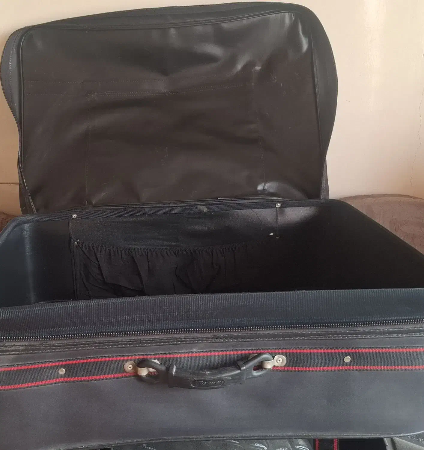 چمدان‌‌بزرگ‌برزینتی‌‌بافیمت‌مناسب‌بفروش‌می‌رسد|کیف، کفش، کمربند|آبادان, |دیوار