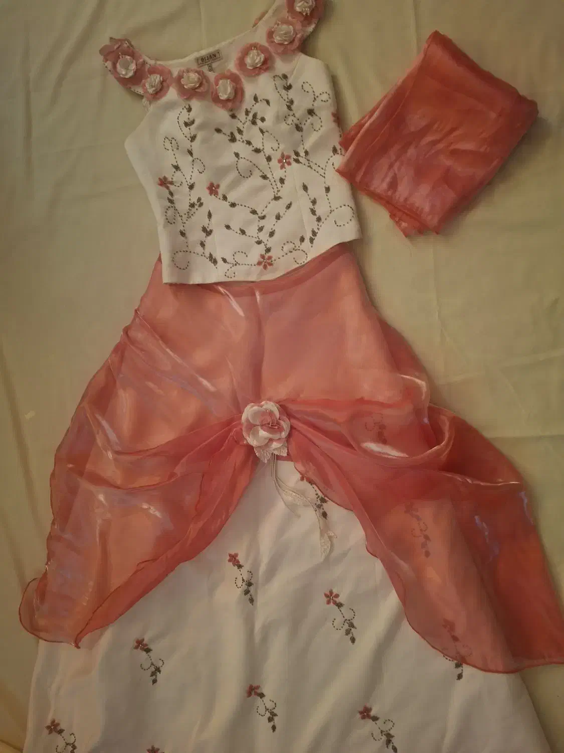 لباس مجلسی|لباس|بشاریات, |دیوار