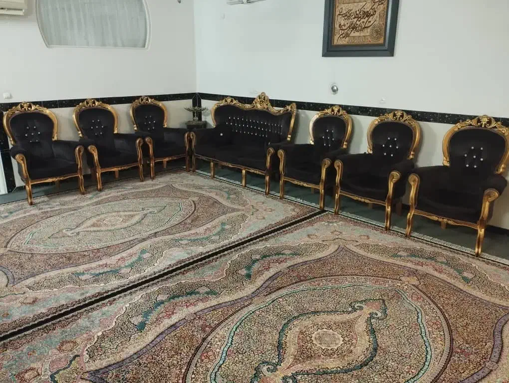 مبلمان ۹ نفره سلطنتی|مبلمان خانگی و میز عسلی|قم, سراجه (۱۵ خرداد)|دیوار