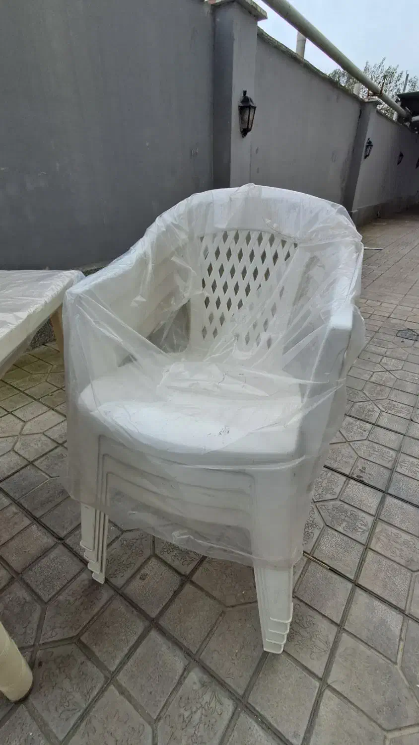 میز صندلی پلاستیکی ۴ نفره کاملا نو|میز و صندلی غذاخوری|سرخرود, |دیوار