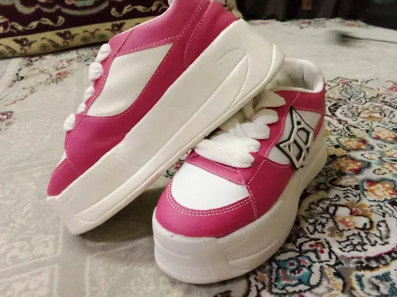 کتونی گرگی سرخابی|کیف، کفش، کمربند|اراک, |دیوار