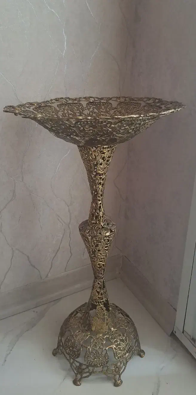 جامیوه ای وتعدادی مجسمه برنز|کلکسیون اشیاء عتیقه|اراک, |دیوار