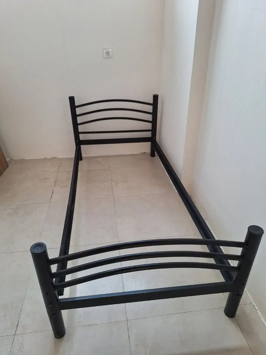 تخت یک نفره در حد نو|تخت و سرویس خواب|ایلام, |دیوار