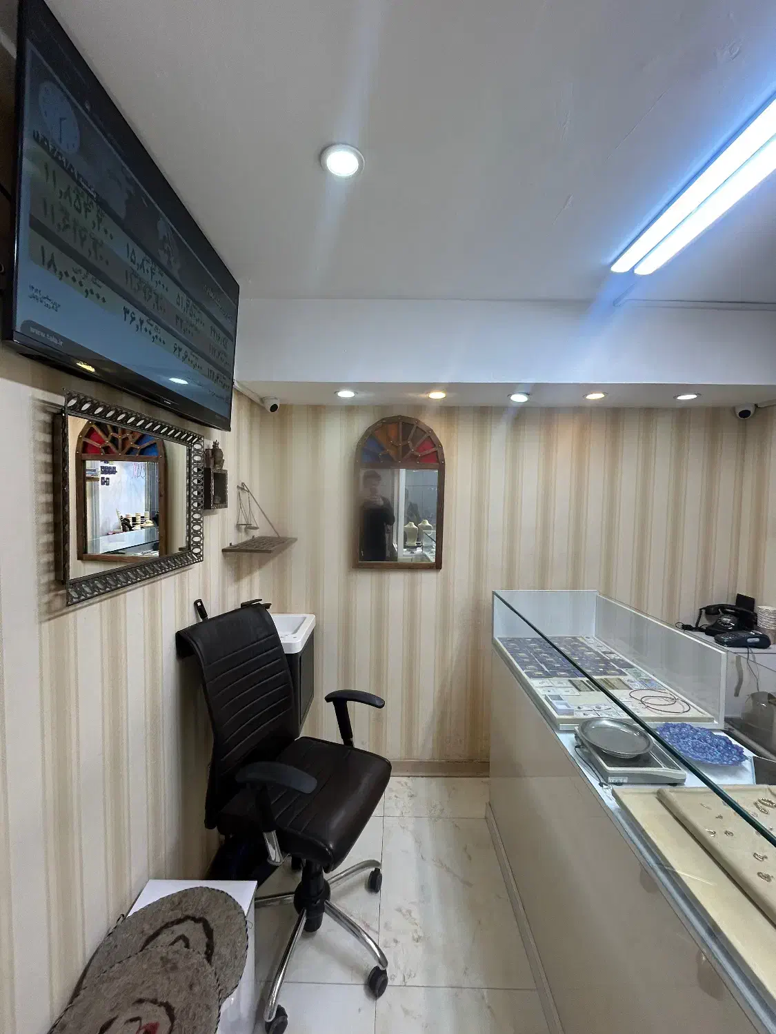 مغازه در پاساژ مروارید|فروش مغازه و غرفه|تهران, شهرک محلاتی|دیوار