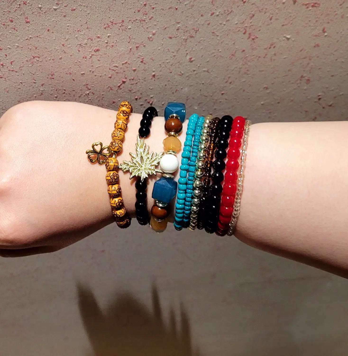 دستبند مرواریدی کشی دستساز|بدلیجات|مشهد, کوه سنگی|دیوار