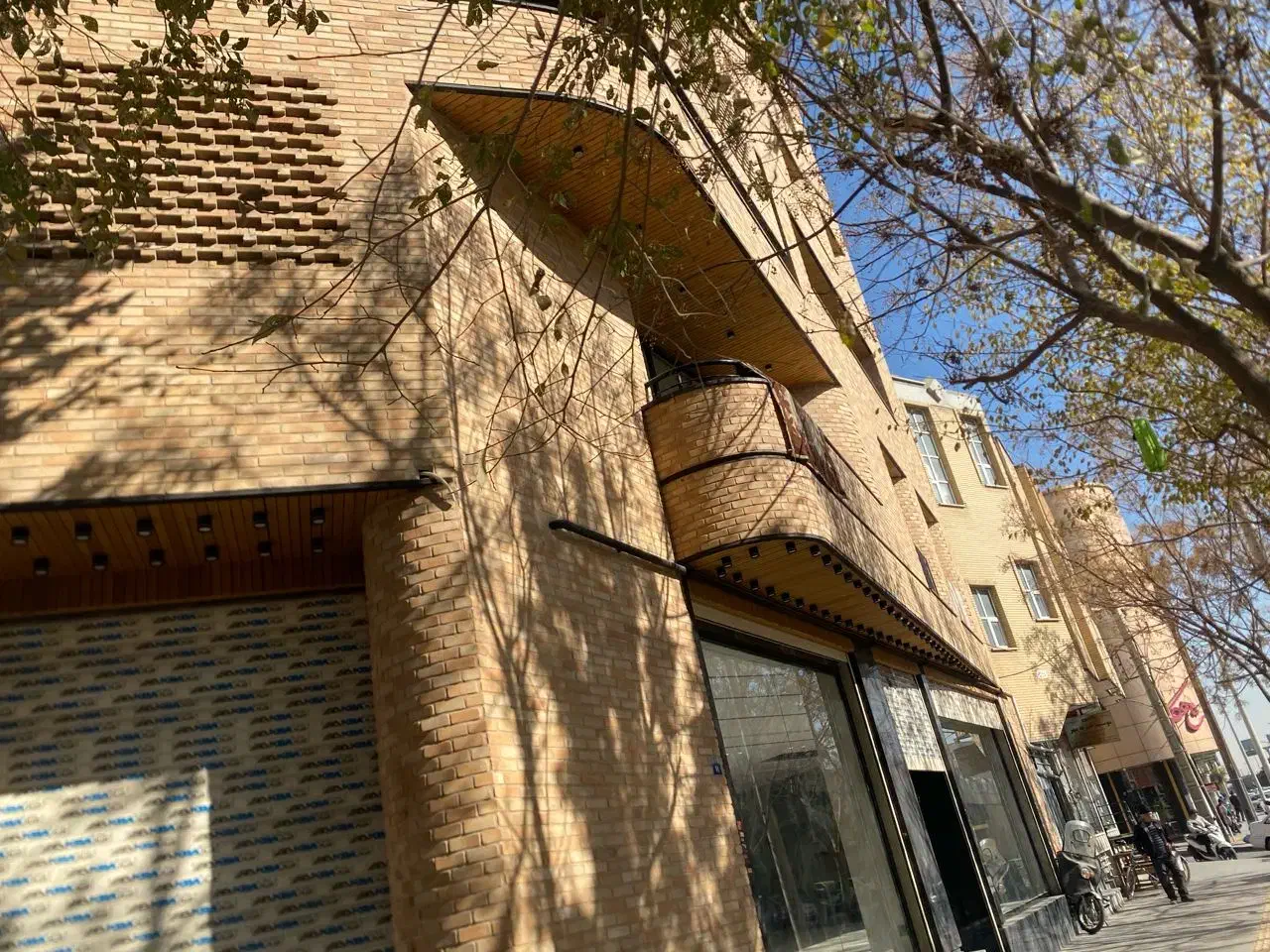 پل کاوه اجاره ۱۲۰۰متر ادری۴ طبقه صفر با۲دهنه تجاری|اجارهٔ دفتر کار، اتاق اداری، مطب|اصفهان, آهنگران|دیوار