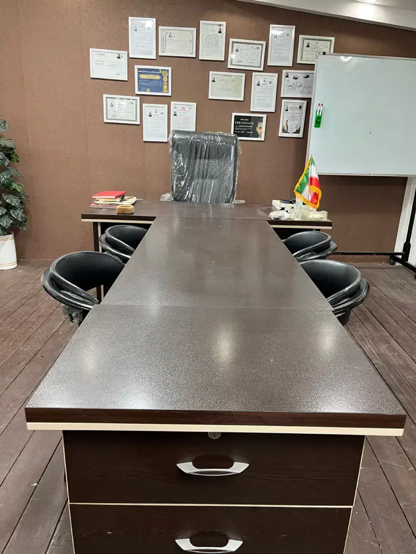 میز کنفرانس ۴ نفره قابلیت ۶ نفره|مبلمان اداری|رشت, چمارسرا|دیوار