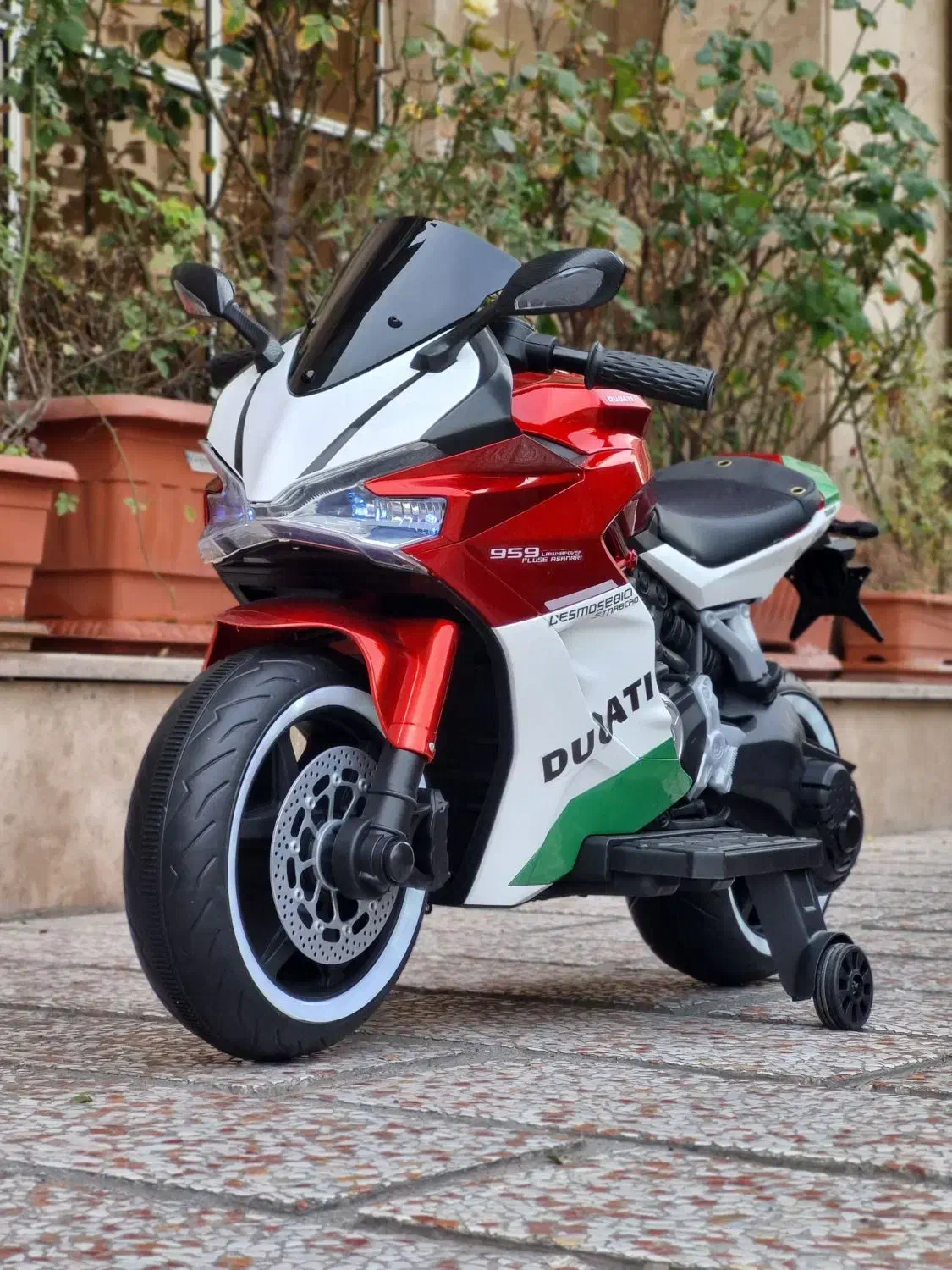 ماشین شارژی موتور شارژی دوکاتی|اسباببازی|تهران, هوانیروز|دیوار