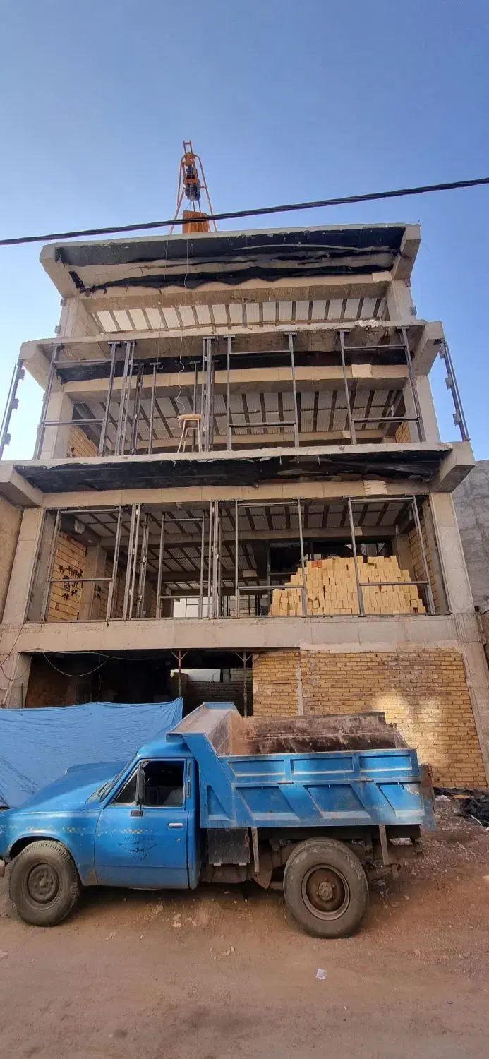 یک کارگرجوشکارمیخوام‌۷۰۰روزی برای نصب بالپست‌نبشی|استخدام معماری، عمران و ساختمانی|قزوین, |دیوار