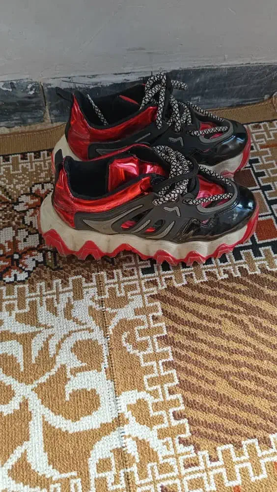 کفش|کیف، کفش، کمربند|سقز, |دیوار