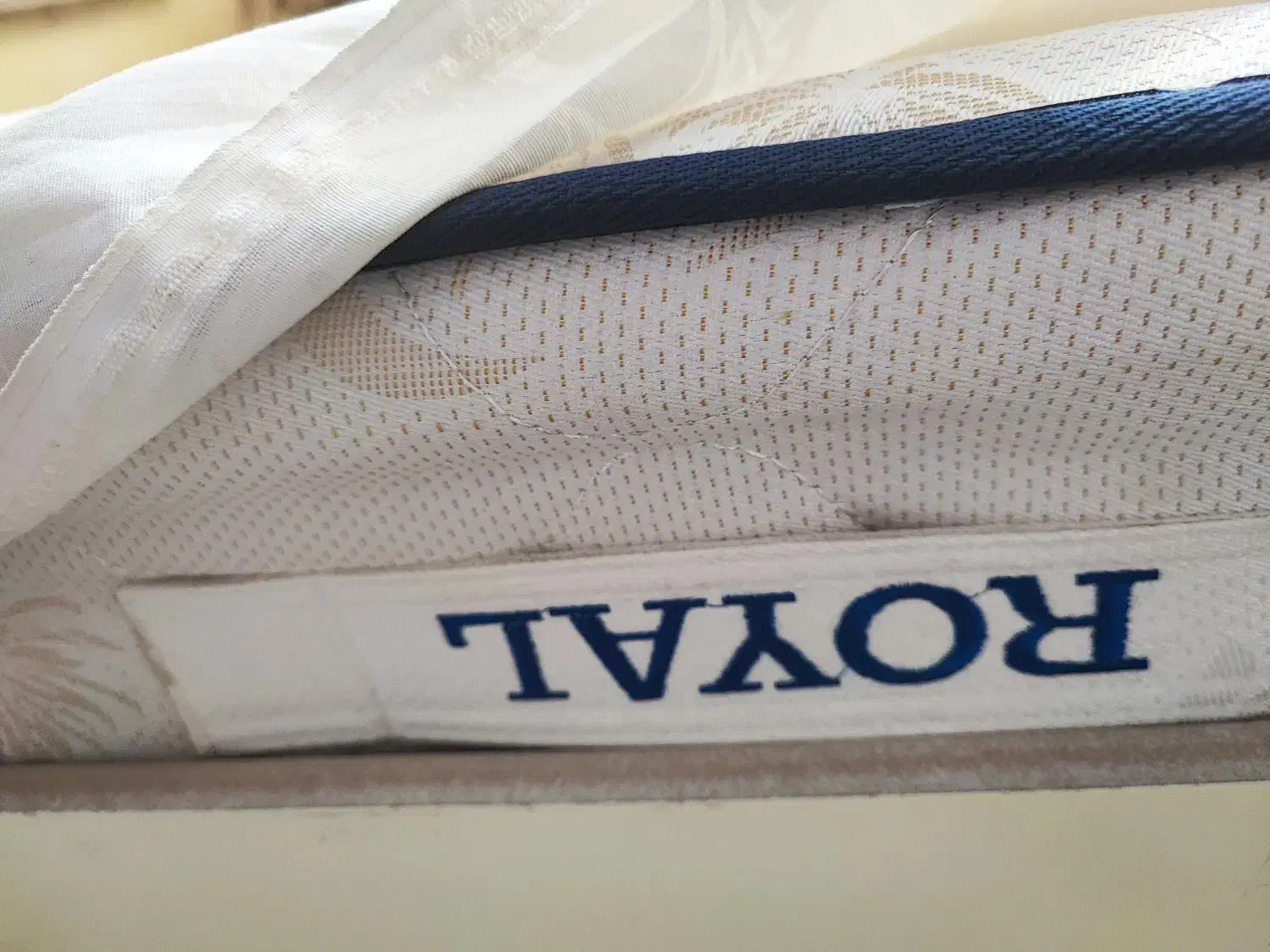 تخت دو نفره چوب|تخت و سرویس خواب|برخوار, |دیوار