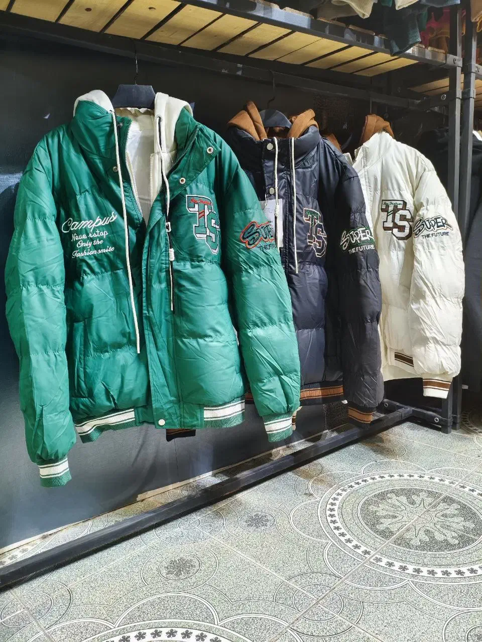 پوشاک ،کاپشن، دورس،هودی|لباس|بروجن, |دیوار