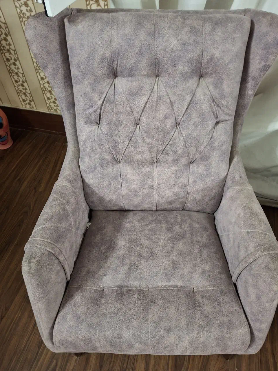 یک دست مبل هفت نفره و میز ناهارخوری شش نفره|مبلمان خانگی و میز عسلی|زاهدان, |دیوار