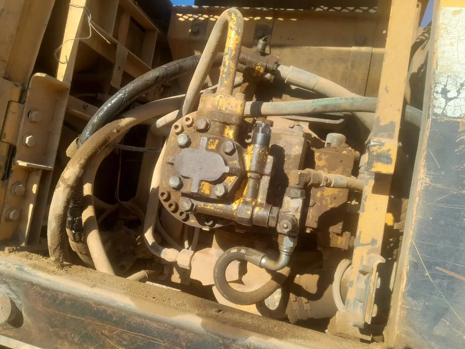 بیل کوماتسو لاستیکی۱۷۰ استثنایی خط۵|خودرو سنگین|میمند, |دیوار