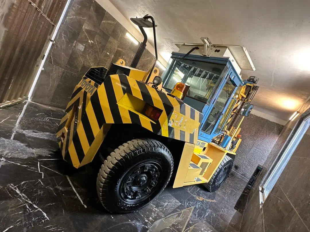 لیفتراک تویوتا 12 تن ژاپن کار|خودرو سنگین|تهران, چیتگر شمالی|دیوار