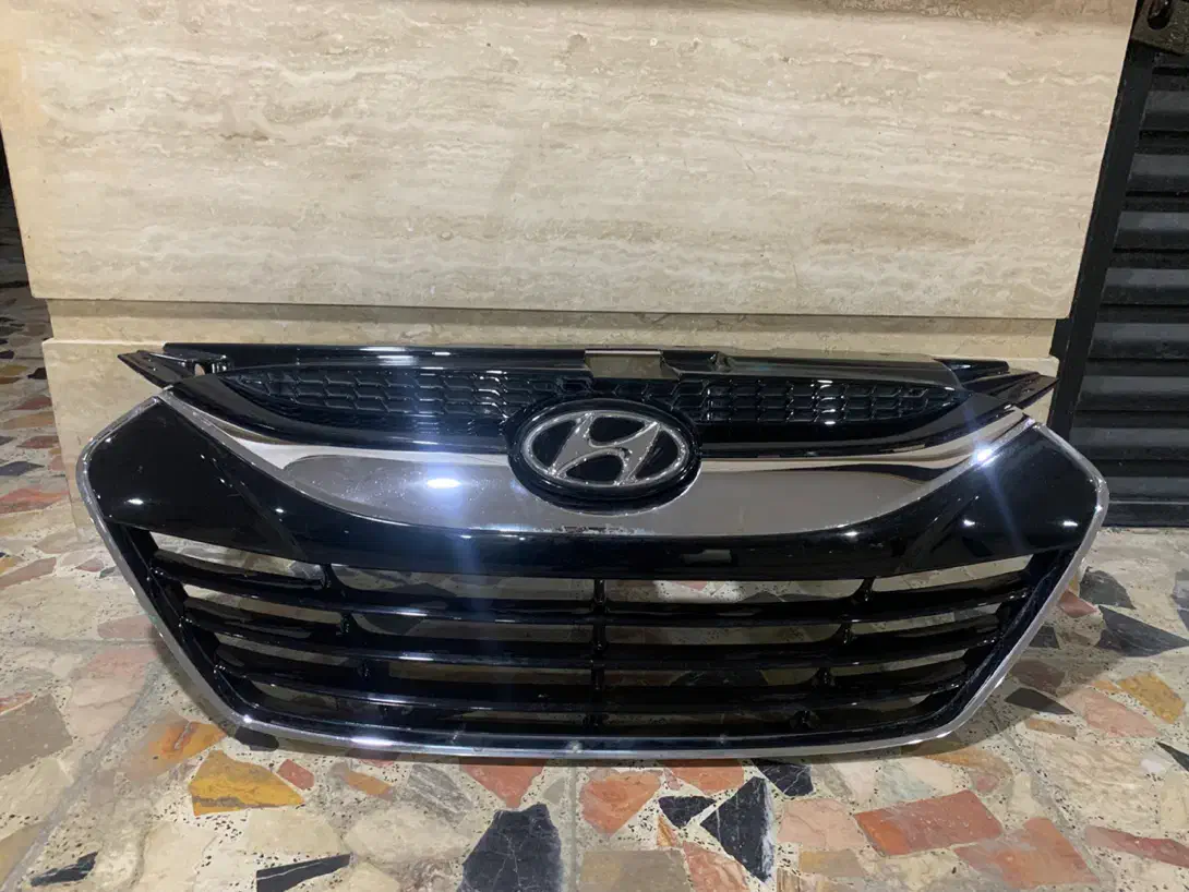 جلو پنجره اصلی توسان ۲۰۱۵-۲۰۱۴|قطعات یدکی و لوازم جانبی|شیراز, سفیرشمالی|دیوار