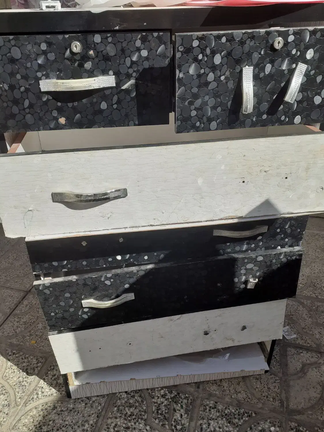 دراور فقط کشوهاش مشکل داره ک قابل تعمیره|جاکفشی، کمد، دراور|آباده, |دیوار