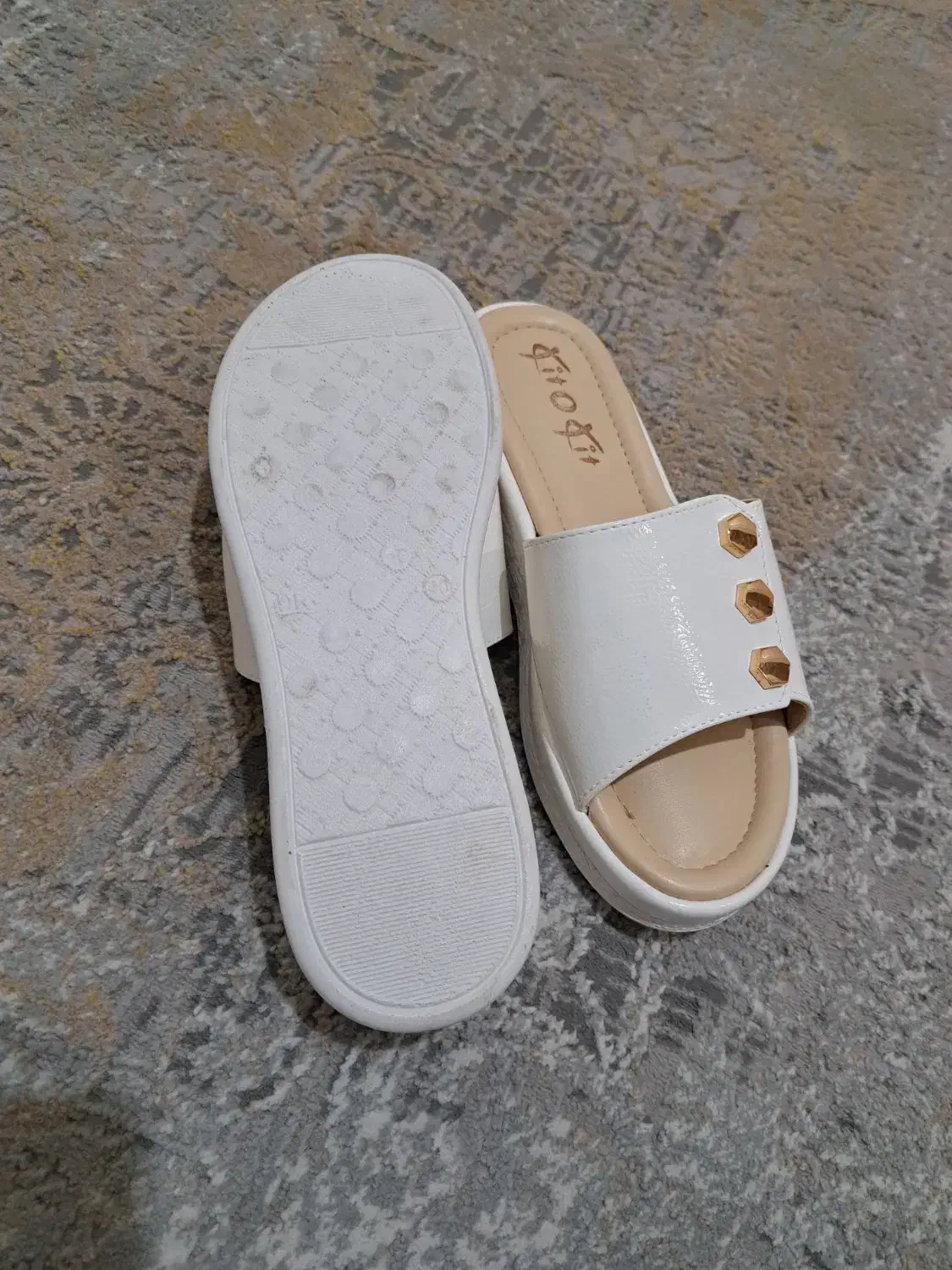 صندل|کیف، کفش، کمربند|اندیشه, اندیشه فاز ۶|دیوار