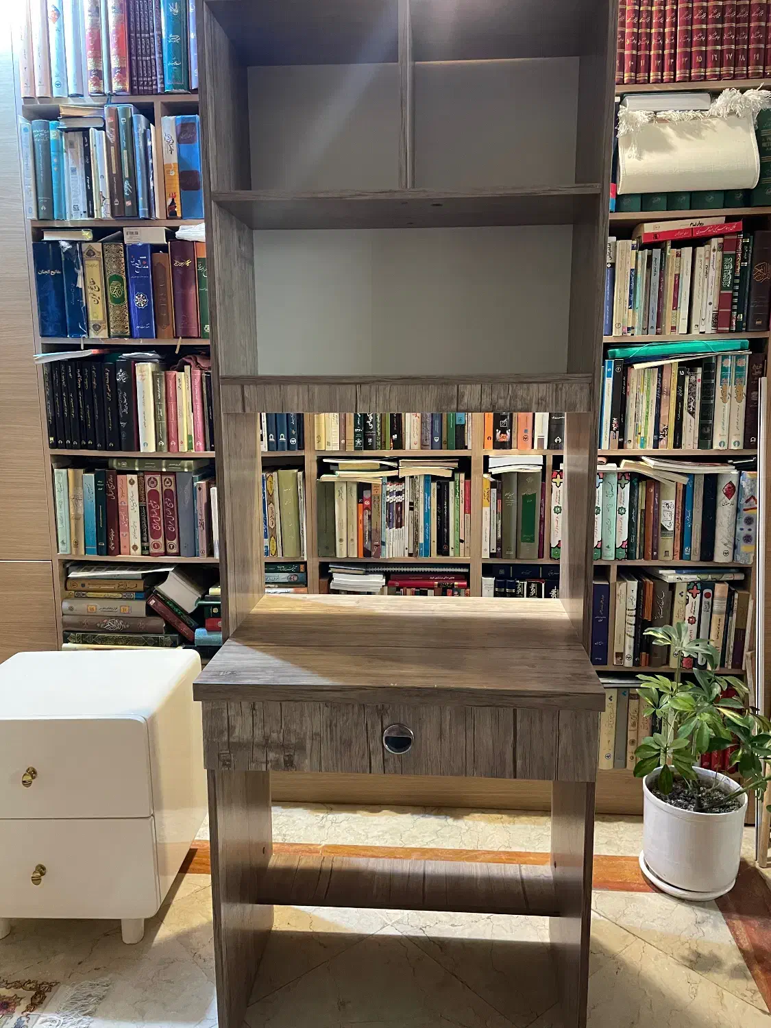 کتابخانه و میز تحریر با تخفیف خوب|کتابخانه، شلف، قفسههای دیواری|تهران, مجیدیه|دیوار