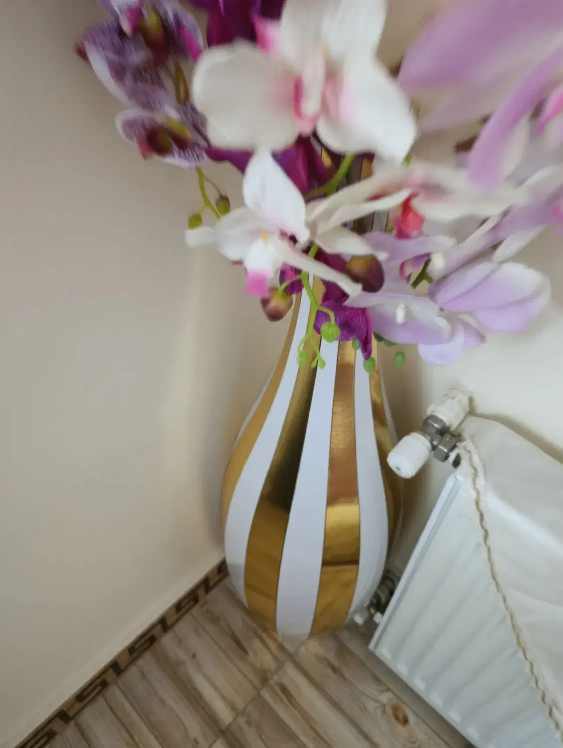 گلدان همراه گل|گل مصنوعی|پاکدشت, پاکدشت (مامازند)|دیوار