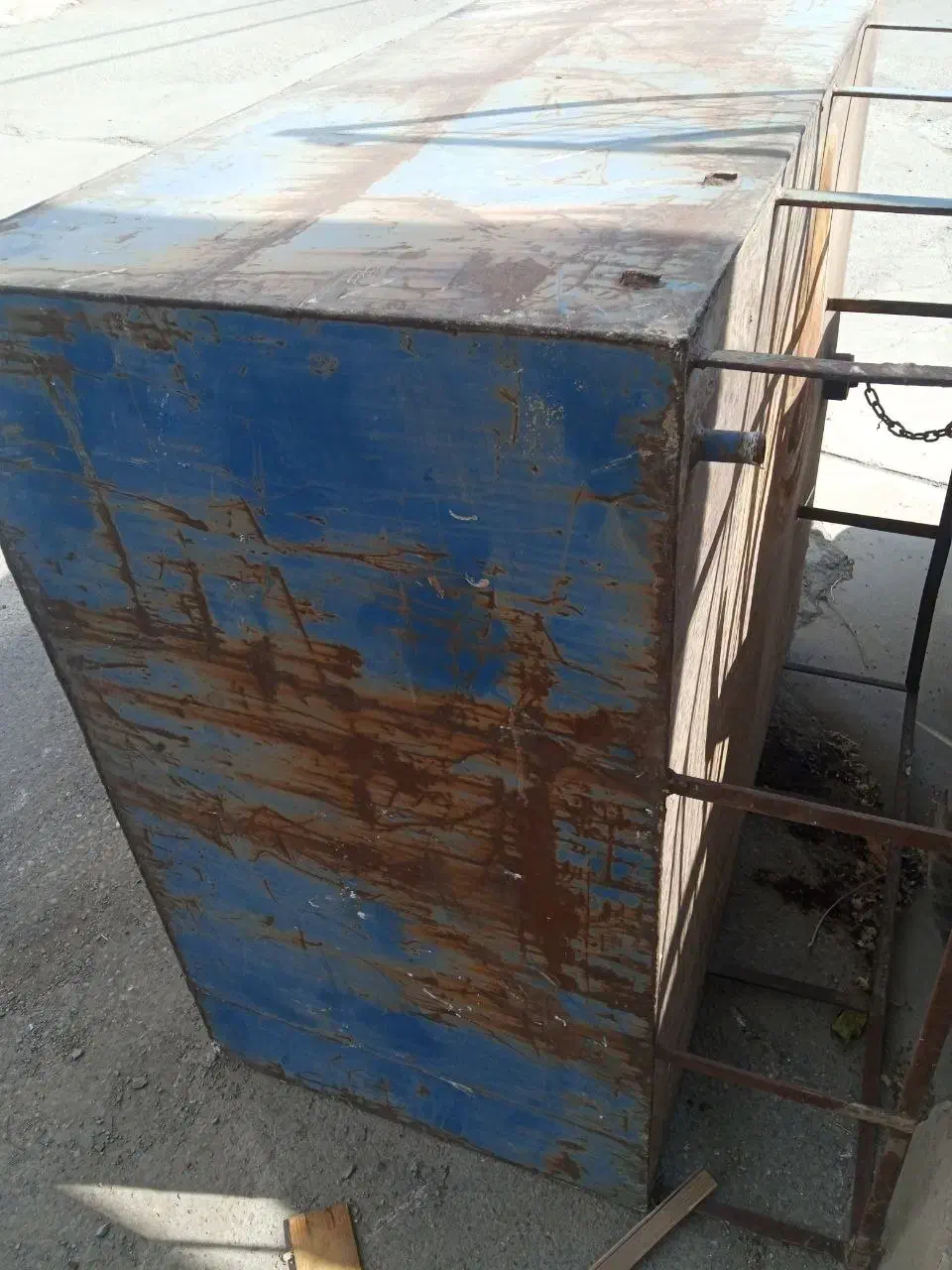 تانکر آهنی چهار گوشه|ماشین‌آلات صنعتی|بانه, |دیوار