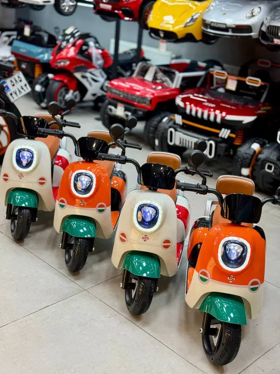 موتور شارژی سه چرخ طرح وسپا کد ۳۰۶۴ آکسون*اقساطی|اسباببازی بچه|رشت, گلسار|دیوار