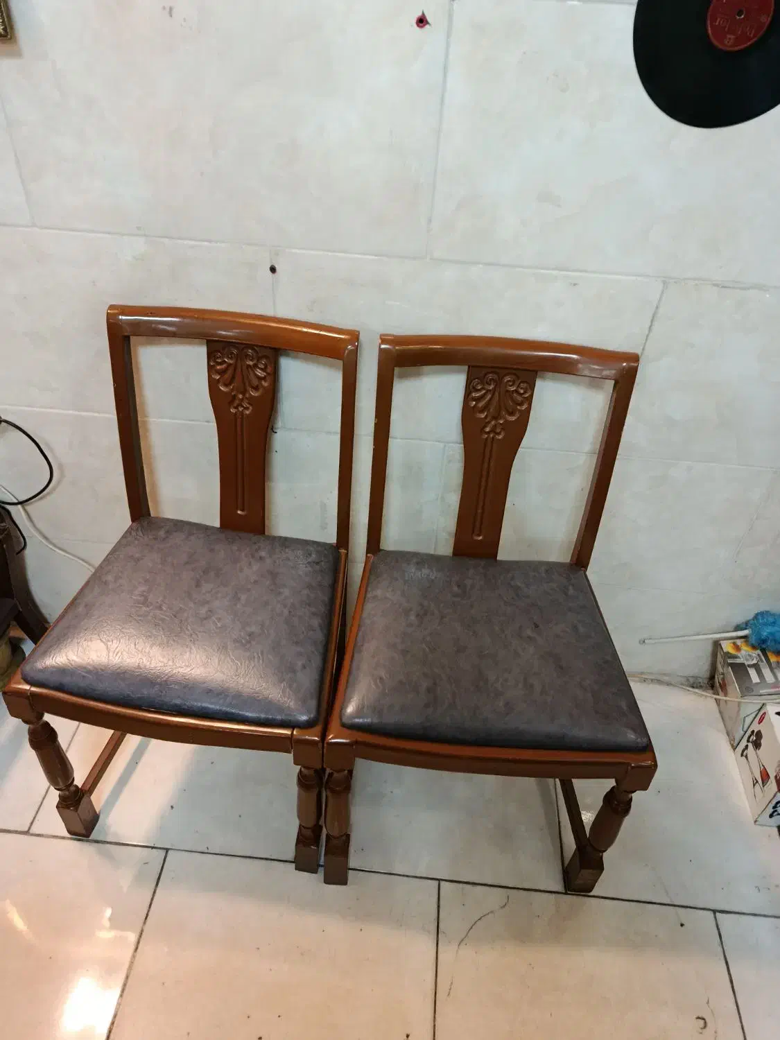 یک جفت صندلی چوبی چوب راش کاملا سالم|صندلی و نیمکت|کرج, گلشهر|دیوار