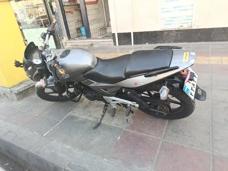 پالس ۲۰۰ یوجی فور (پولسار۲۰۰)|موتورسیکلت|تهران, شهرک استقلال|دیوار