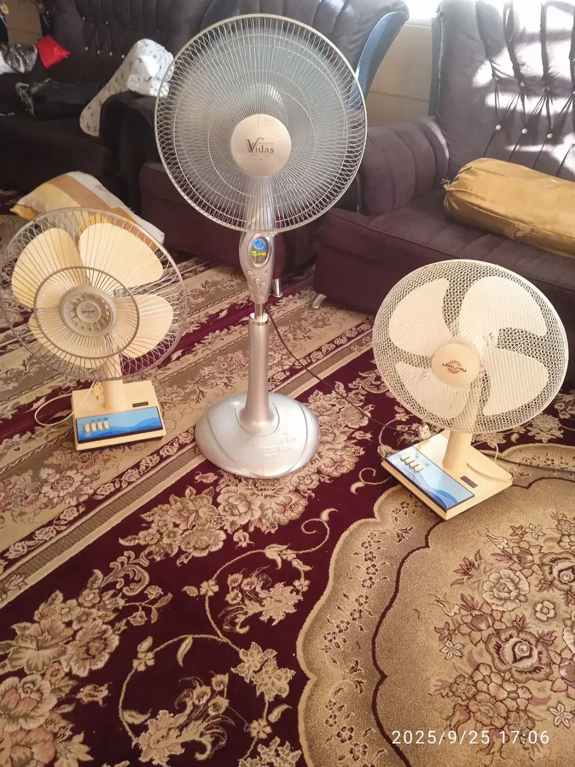 باسلام سه عددپنک یکی پایه بلندوعدد|پنکه و تصفیه‌کنندهٔ هوا|شیراز, شهرک مطهری|دیوار