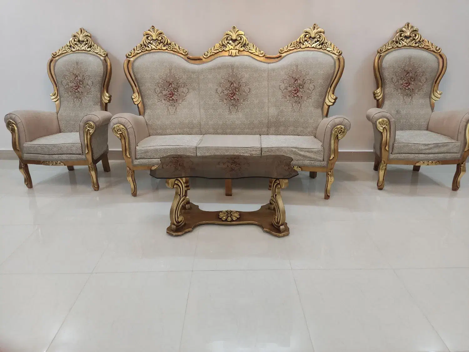 مبل سلطنتی تمیز در حد نو|مبلمان خانگی و میز عسلی|تربتحیدریه, پارک کاشانی|دیوار