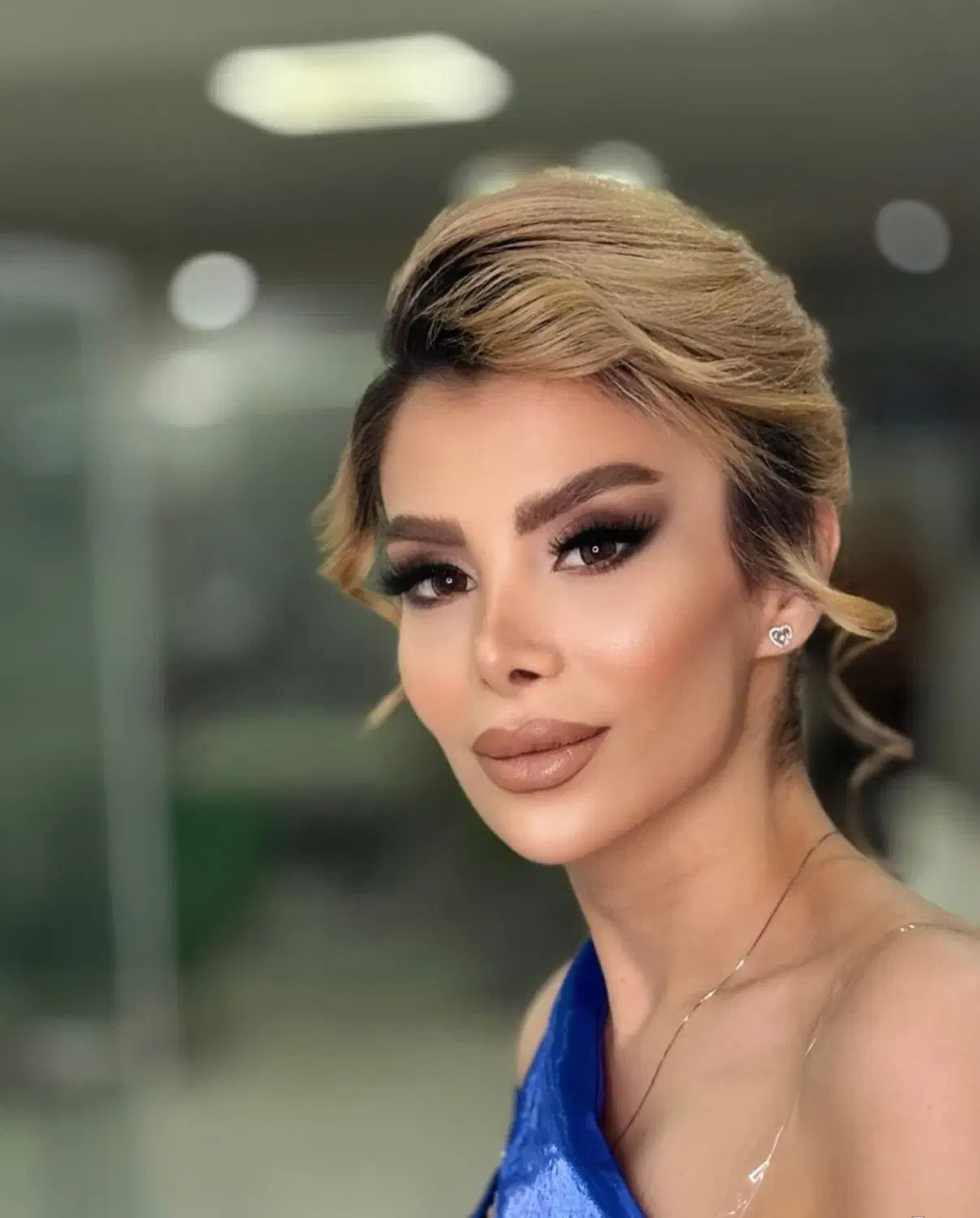 میکاپ و شنیون حرفه ای با افر ویژه مهرو ابان|خدمات آرایشگری و زیبایی|کرج, گوهردشت|دیوار