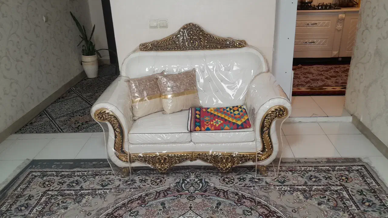 مبلمان در حد نو با کاور و عسلی و کوسن|مبلمان خانگی و میز عسلی|کرمانشاه, |دیوار