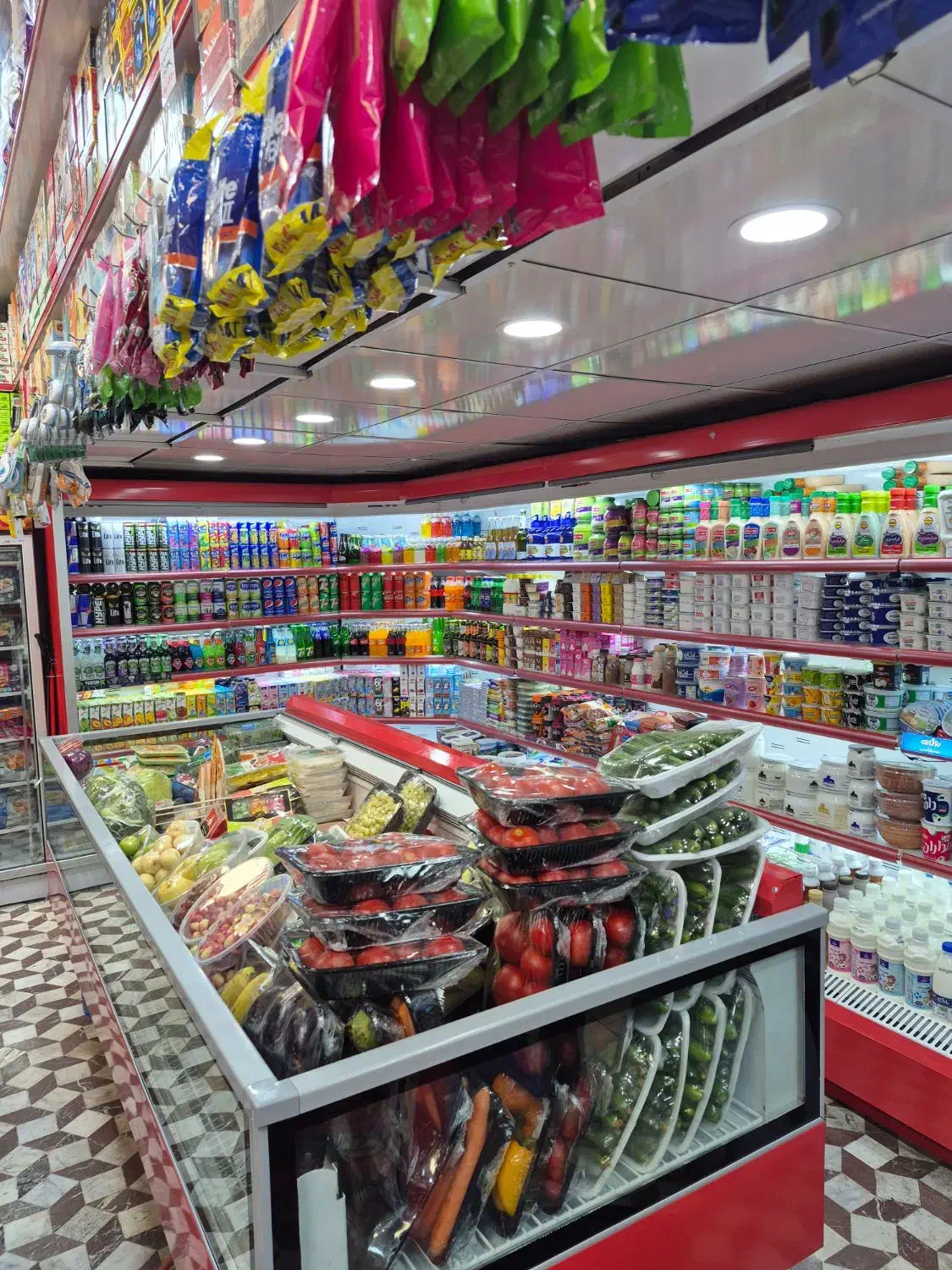 کارگر سوپر مارکت وهایپر|استخدام خدمات فروشگاه و رستوران|تهران, قبا|دیوار